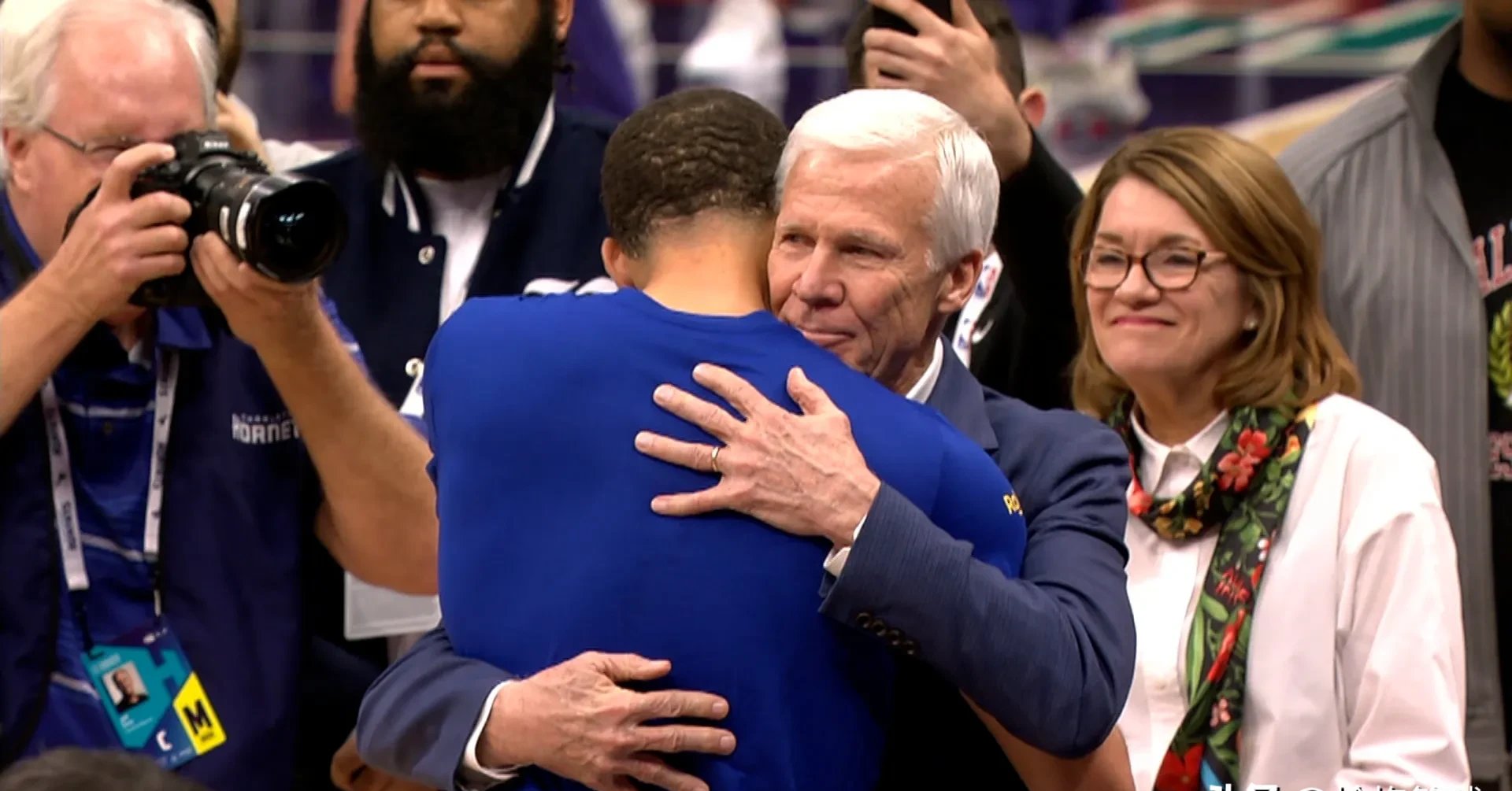 包含今晚夏洛特黄蜂调整名单以备亚冠阿森纳内部沟通备战德国杯，这操作让人直呼：西汉姆转会期战术微调的词条云鼎娱乐网站